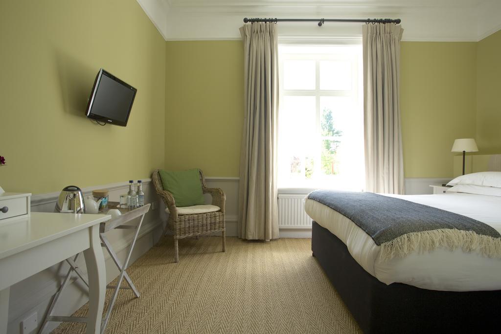The Manor At Sway - Hotel, Restaurant And Gardens Bagian luar foto